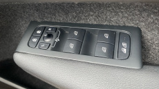 Volvo XC40 2.0 B4P Ultra Dark 5dr Auto Petrol Estate